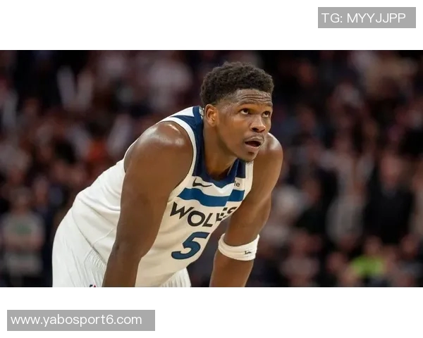 爱德华兹状态低迷半场14投仅中3三分球表现不佳仅得14分