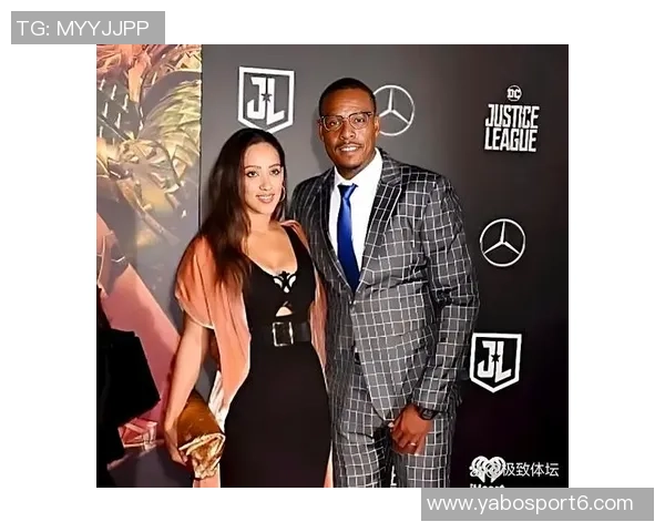 女主持与皮尔斯默契配合皮尔斯直言不想与他人合作播客