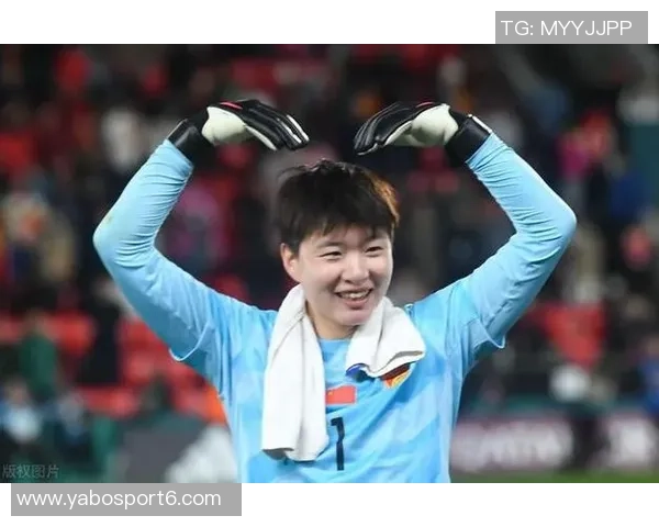 中国女足半场落后苏格兰三球张琳艳破门朱钰遭遇两次吊射失误