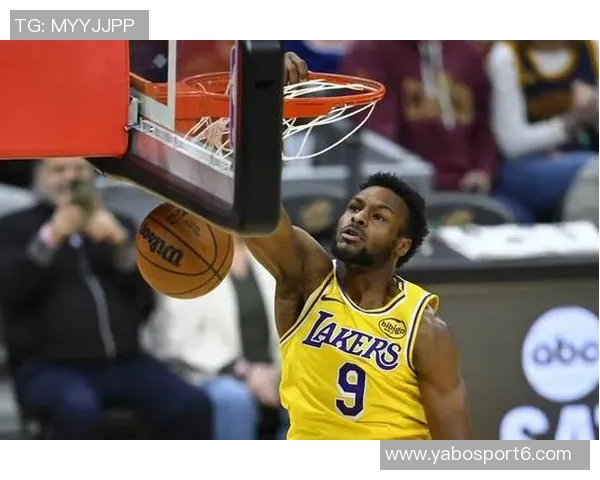 夸梅：布朗尼若想首发需提升接球投篮能力不能只依赖老爸的三分训练